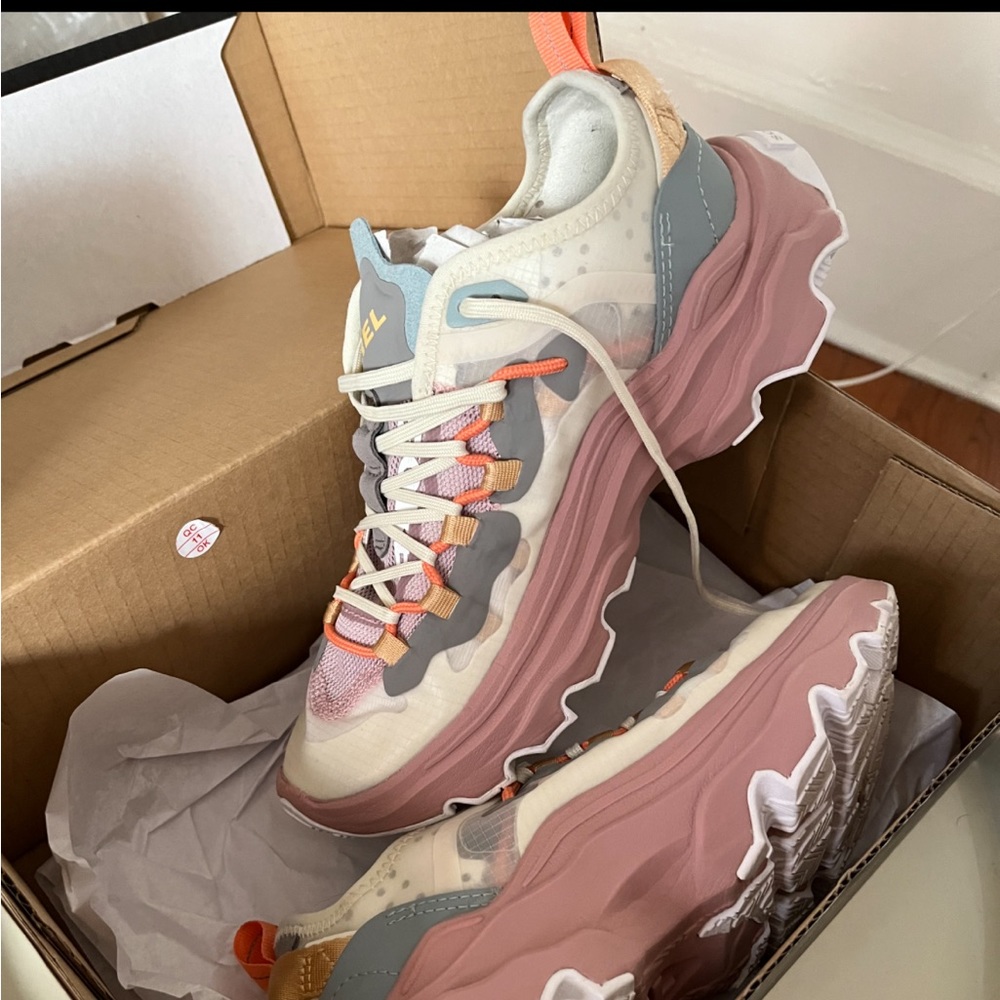 Sorel Kinetic Breakthru Tech Lace Sneakers in Chalk / Eraser Pink